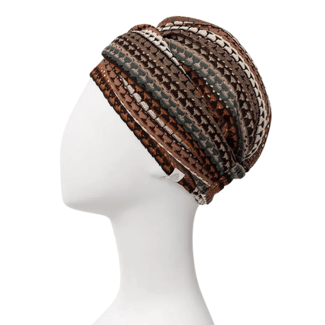 Sapphire Boho Turban aus Strick mit gemusterten Streifen in Braun-, Gold- und Bordeaux-Tönen, seitlich auf Schaufensterpuppe