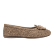 Helle beige Bella Moda Damenhausschuhe aus Wollfilz mit Blume auf der Spitze, von der Seite