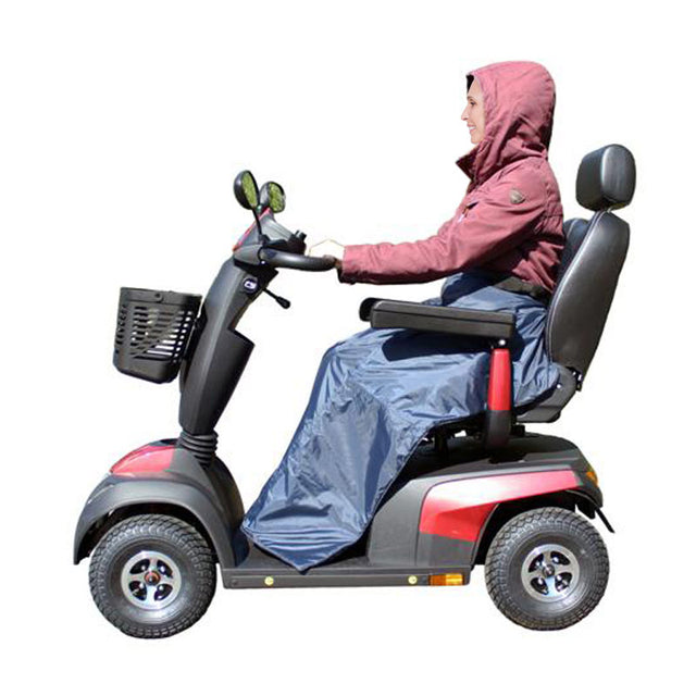 Lined rain cover with pocket and magnetic closure